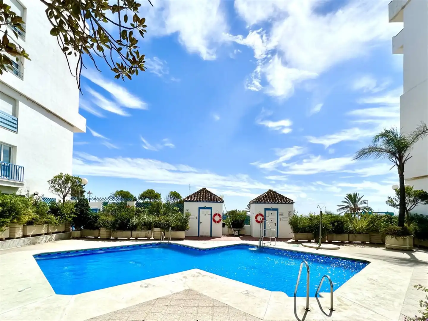 Piscina de Apartament en venda en Estepona amb Aire condicionat i Terrassa