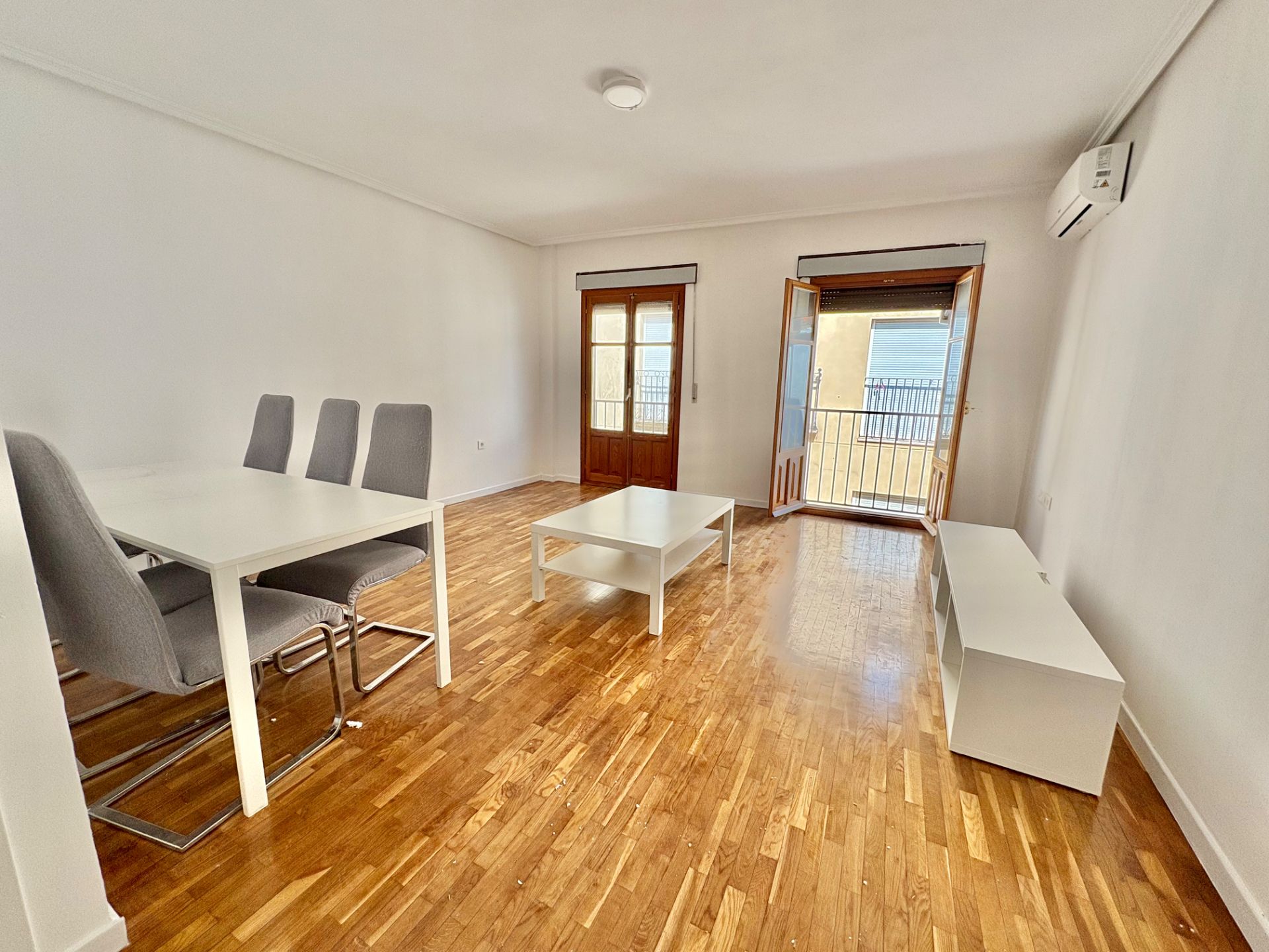 Living room of Duplex to rent in Plasencia  with Air Conditioner, Heating and Parquet flooring
