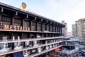Vista exterior de Edifici en venda en Ciutat Vella 