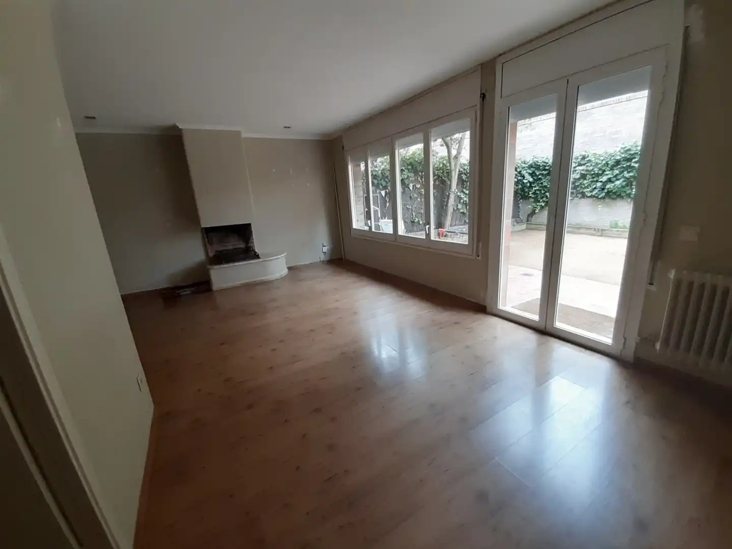 Sala de estar de Casa adosada en venta en Sant Cugat del Vallès con Calefacción y Terraza