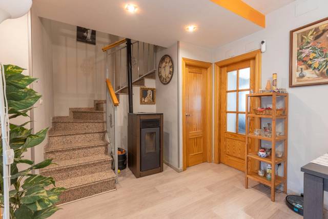 Casa adosada en Venta en Calle Apolo, 562 en Ambroz