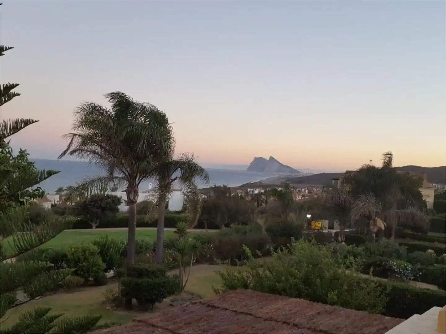Vista exterior de Casa adosada en venta en La Alcaidesa con Aire acondicionado, Piscina y Balcón