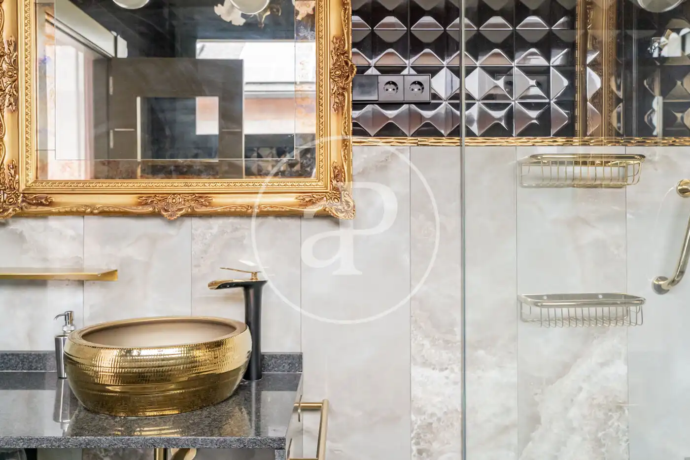 Baño de Casa adosada en venta en Pozuelo de Alarcón con Aire acondicionado, Calefacción y Jardín privado