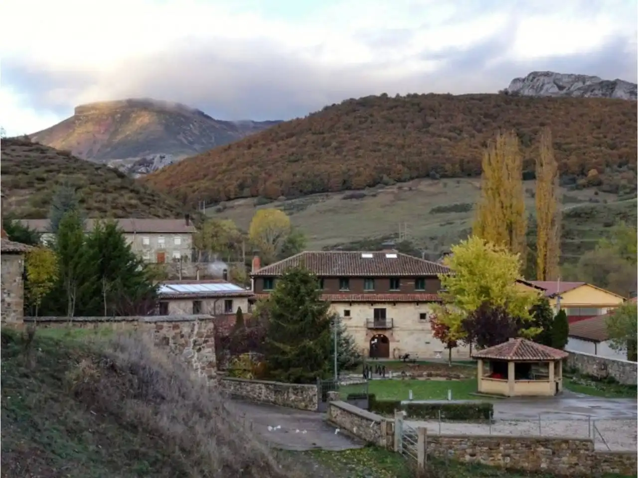 Vista exterior de Residencial en venda en La Pernía  