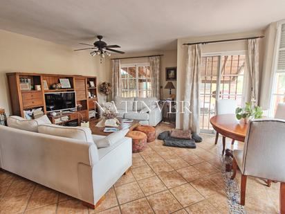 Living room of Single-family semi-detached for sale in Rincón de la Victoria  with Air Conditioner, Private garden and Terrace