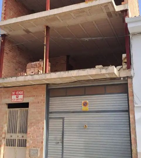 Foto 2 de Casa adosada en venta en Calle de Miguel Picazo, 28, Peal de Becerro, Jaén
