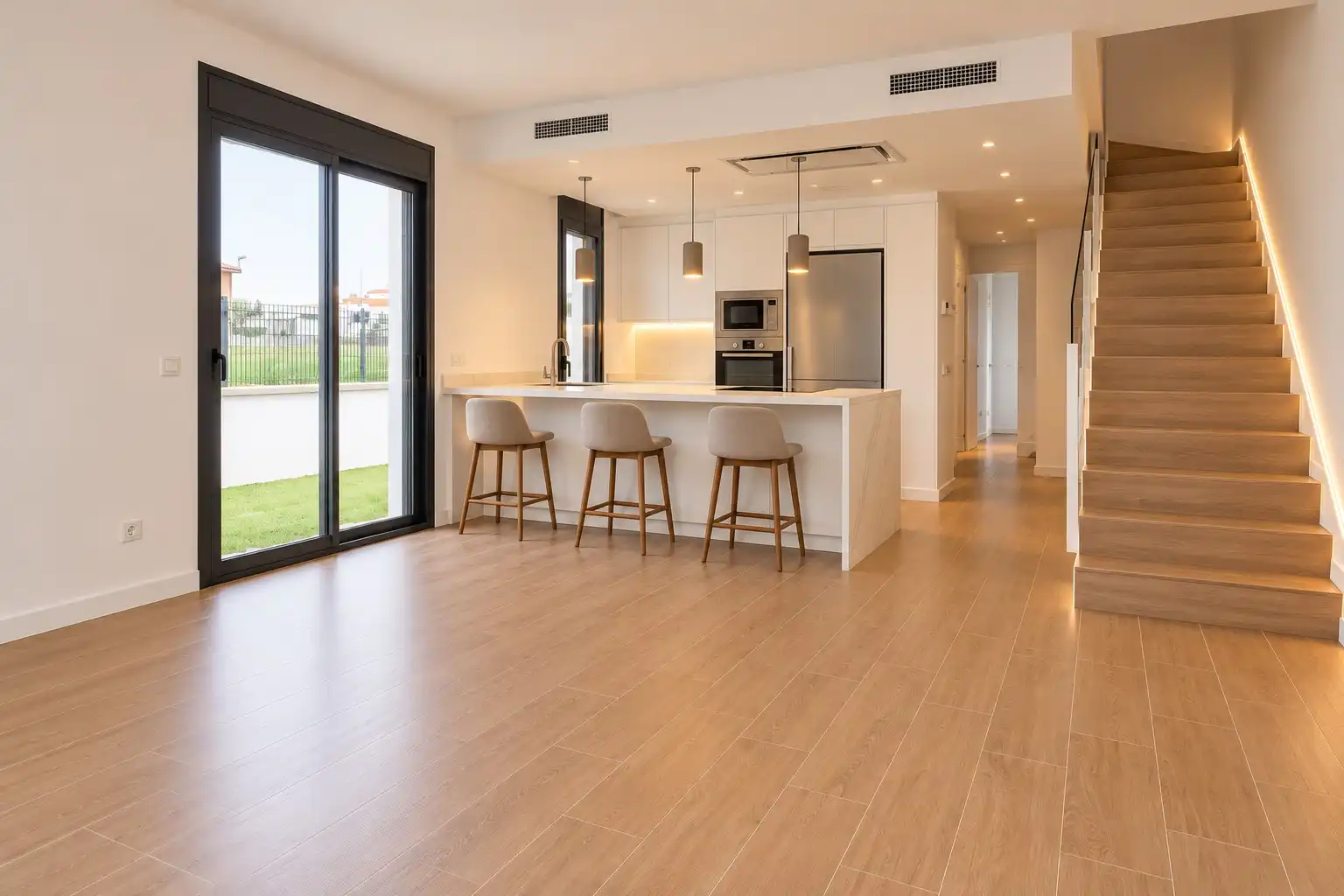Casa pareada con balcón en venta en Carrer Pintor Solives 166, imagen 4