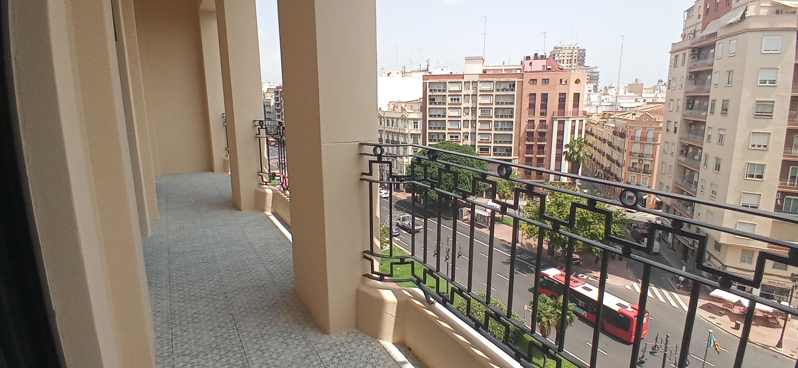 Pis de lloguer a Gran Vía de Ramón y Cajal, Arrancapins