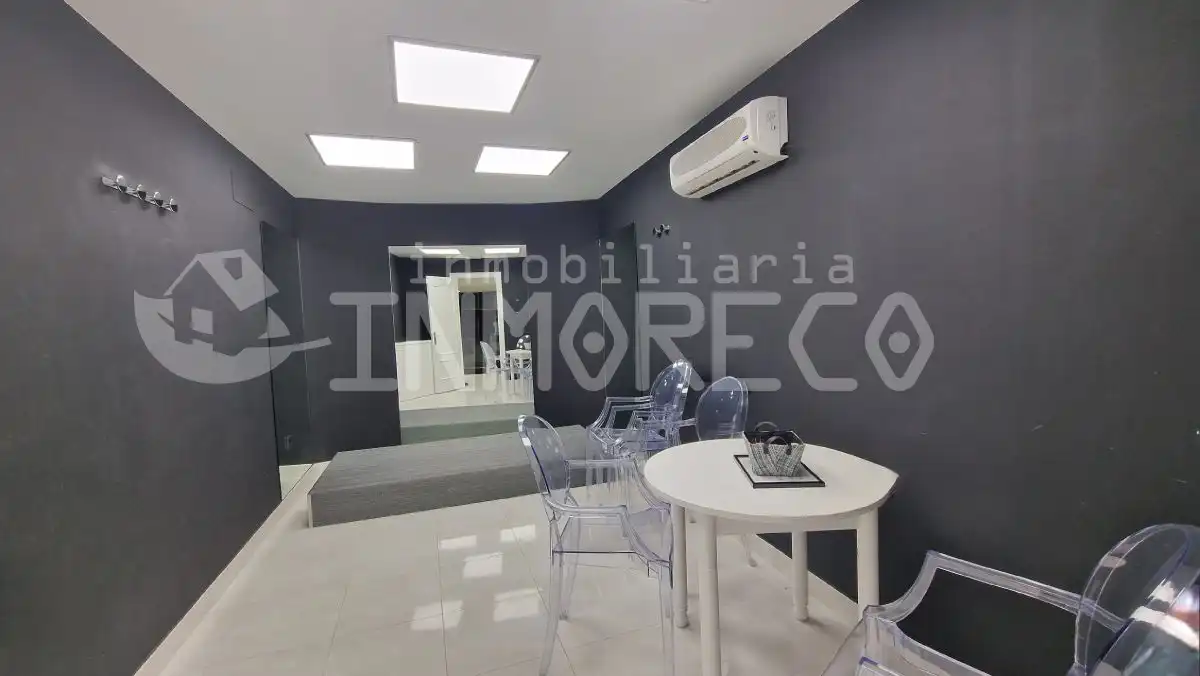 Local commercial à louer à Inmobiliaria - Barreda, imagen 3
