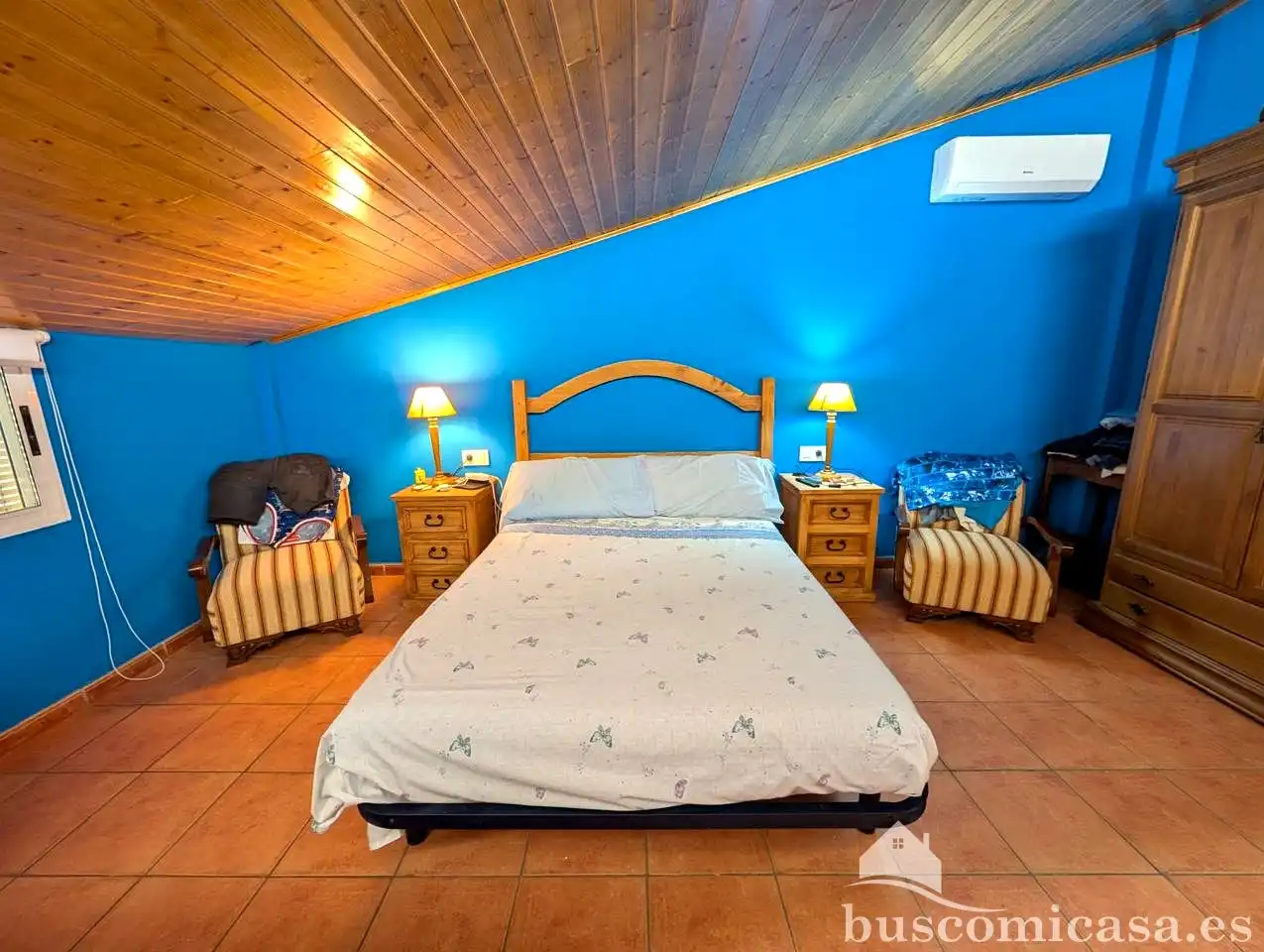 Dormitori de Finca rústica en venda en Linares amb Aire condicionat, Jardí privat i Traster