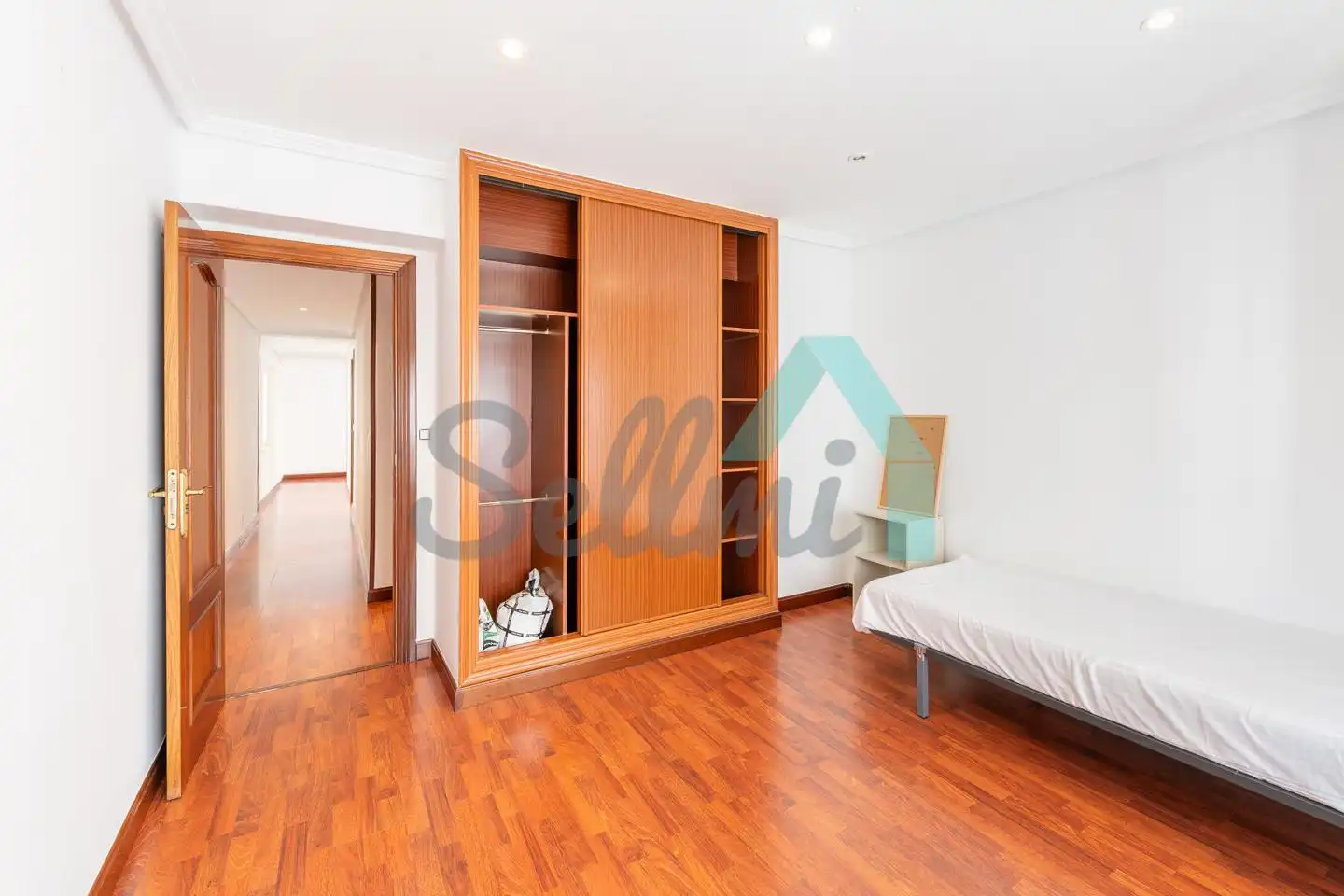 Habitación de Piso en venta en Oviedo  con Calefacción