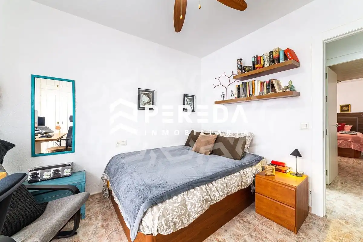 Habitación de Piso en venta en Roquetas de Mar con Jardín privado, Terraza y Balcón