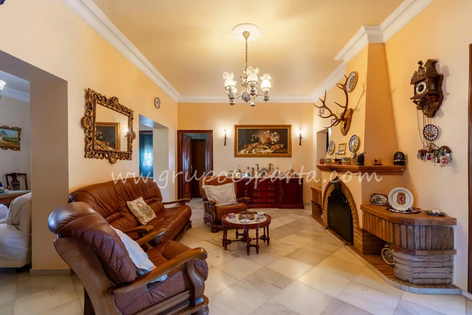Sala d'estar de Casa o xalet en venda en Espartinas amb Aire condicionat, Jardí privat i Terrassa