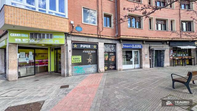 Local comercial en Alquiler en Plaza Músico Guridi en Zurbaran