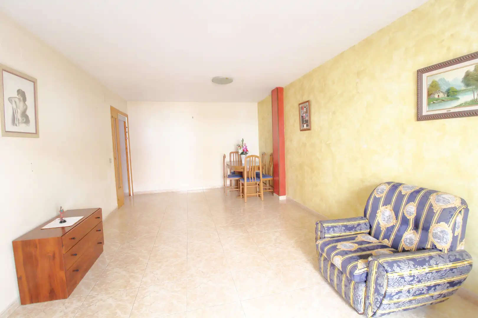 Appartamento con terrazza in vendita a Carrer de la Constitució Espanyola, imagen 2