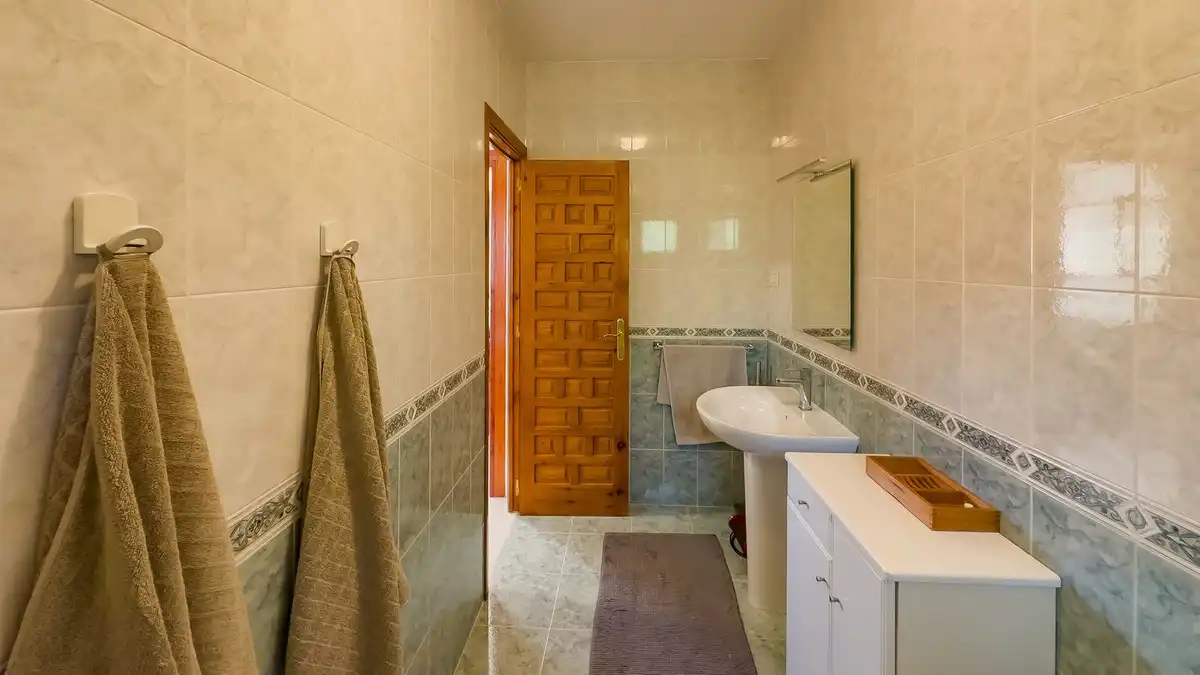 Bany de Casa o xalet en venda en Almogía amb Aire condicionat, Jardí privat i Terrassa