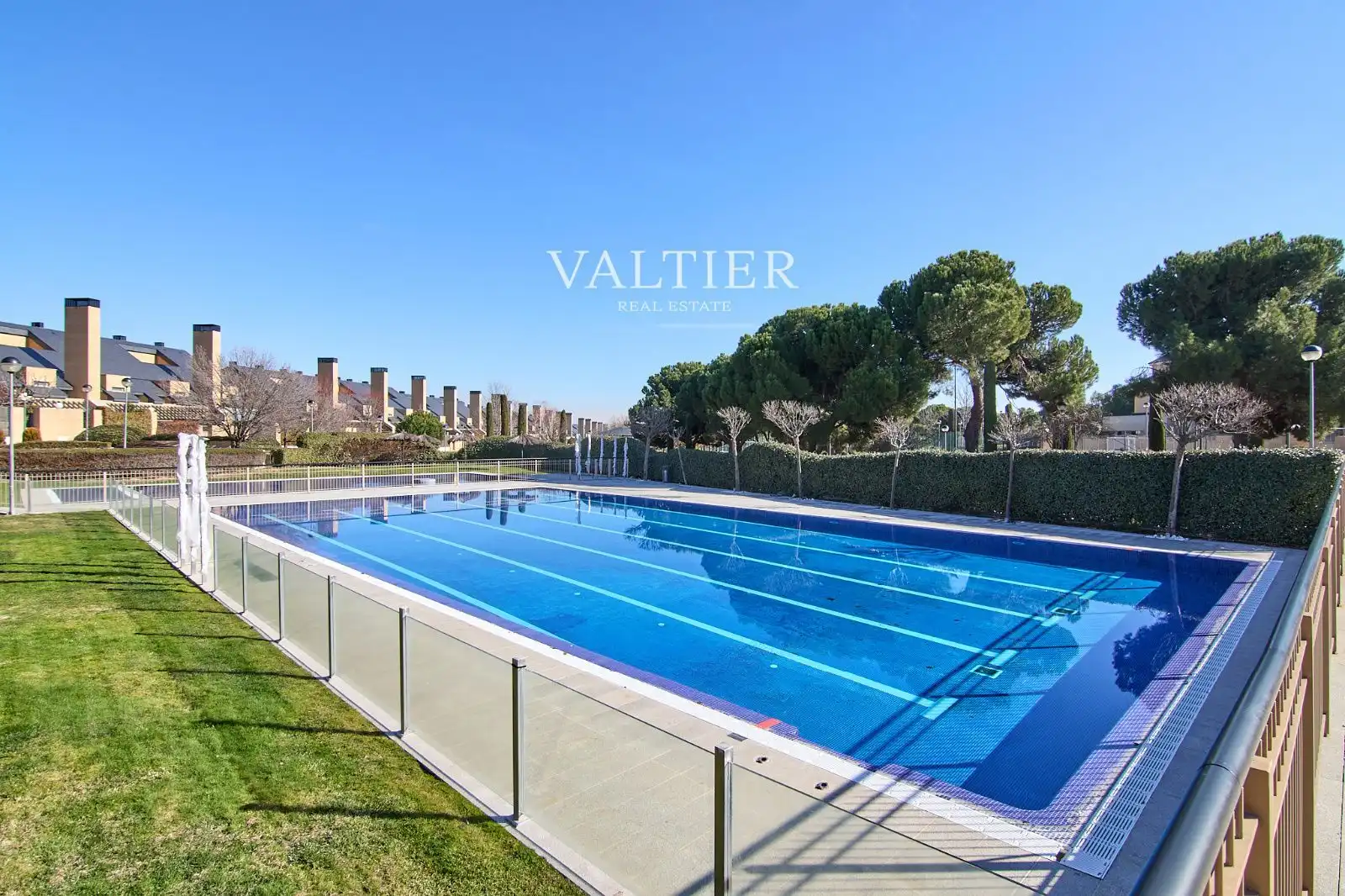 Piscina de Casa adosada en venda en Pozuelo de Alarcón amb Aire condicionat, Traster i Piscina