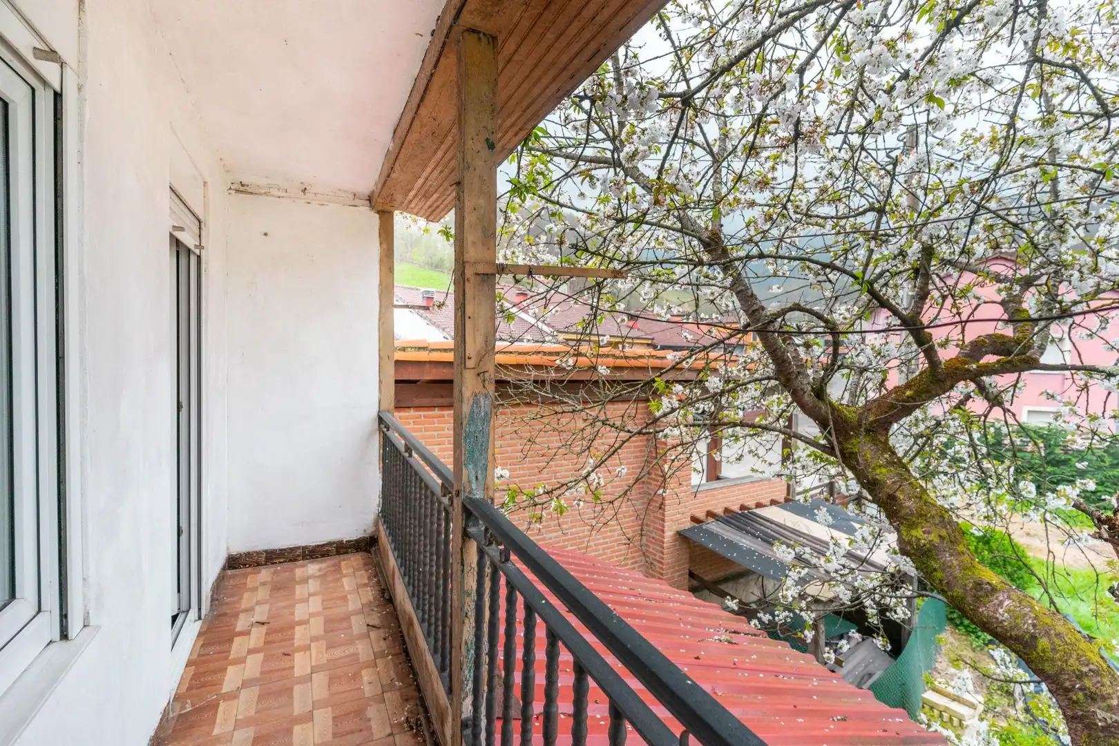 Terrassa de Casa o xalet en venda en Laviana amb Calefacció, Jardí privat i Terrassa