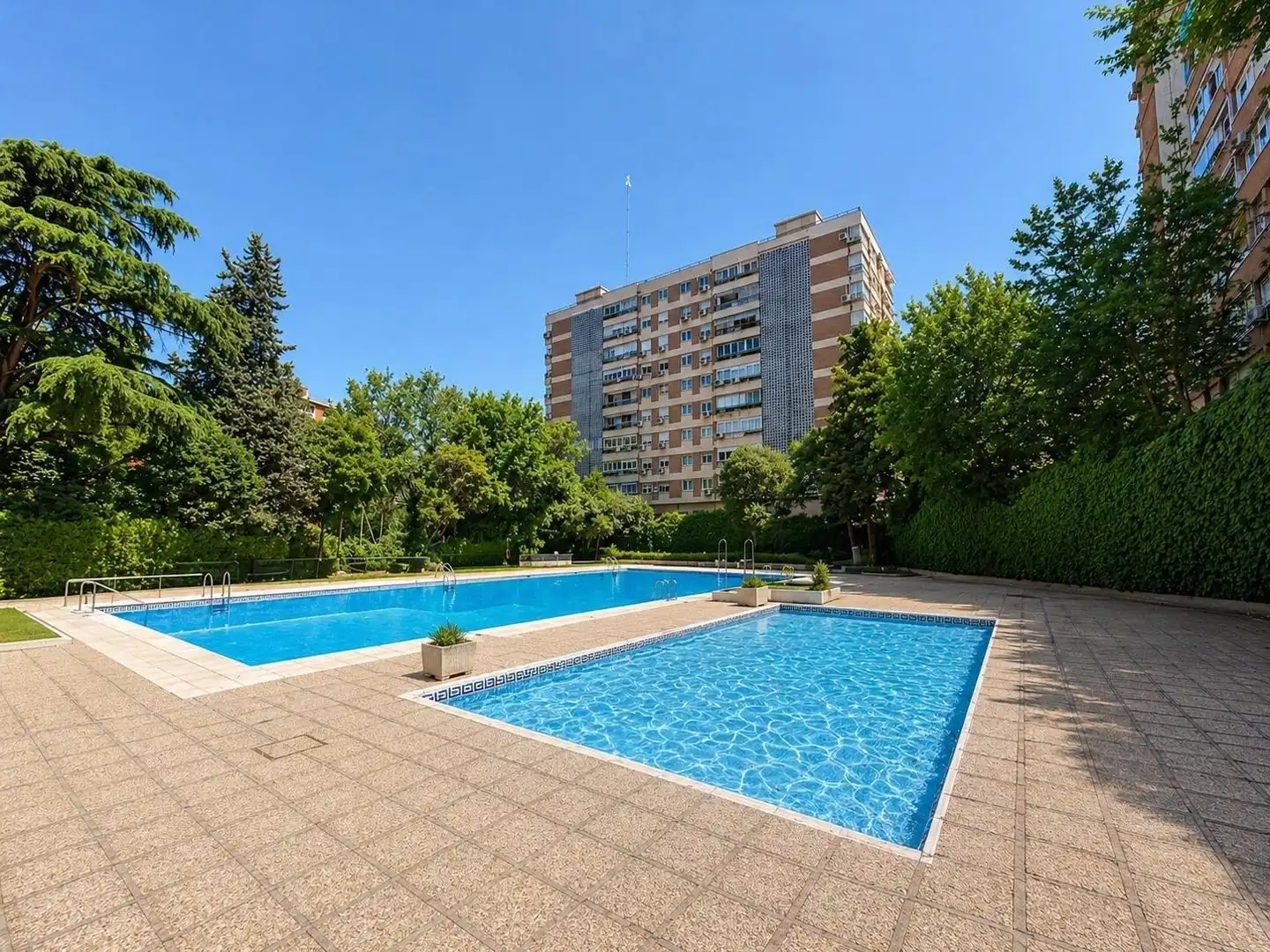 Piscina de Pis en venda en Madrid amb Aire condicionat, Calefacció i Parquet