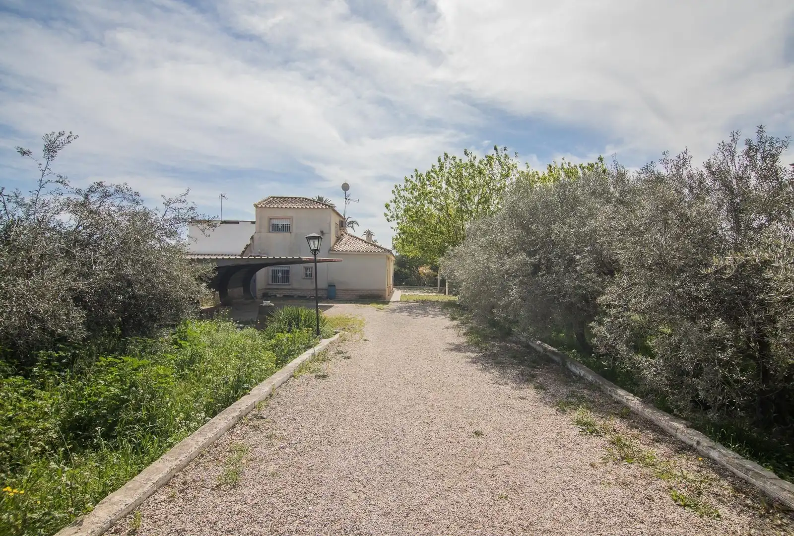 Vista exterior de Casa adosada en venda en Elche / Elx amb Calefacció, Jardí privat i Terrassa