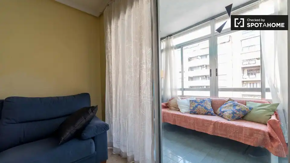 Habitación de Piso de alquiler en Valencia con Aire acondicionado, Calefacción y Amueblado