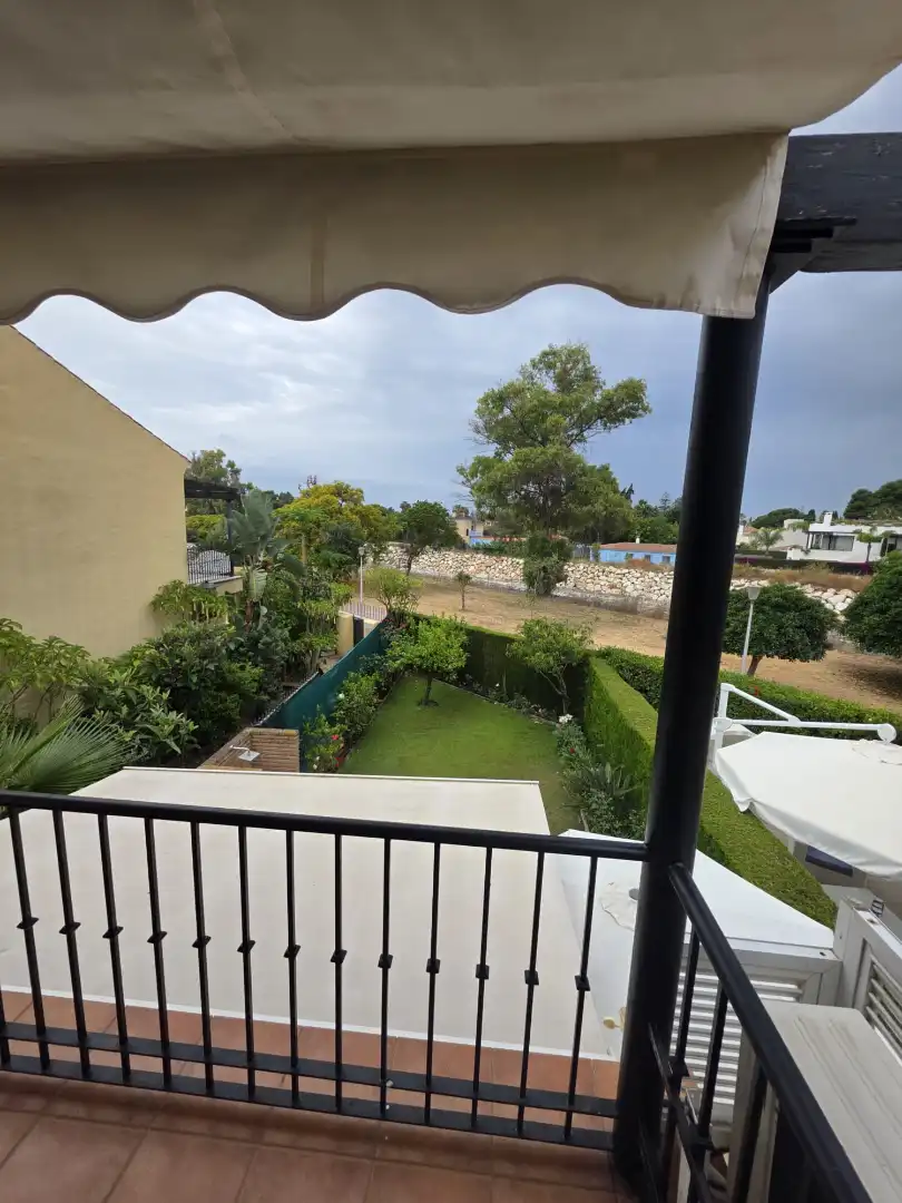 Jardí de Casa adosada de lloguer en Marbella amb Aire condicionat, Calefacció i Jardí privat