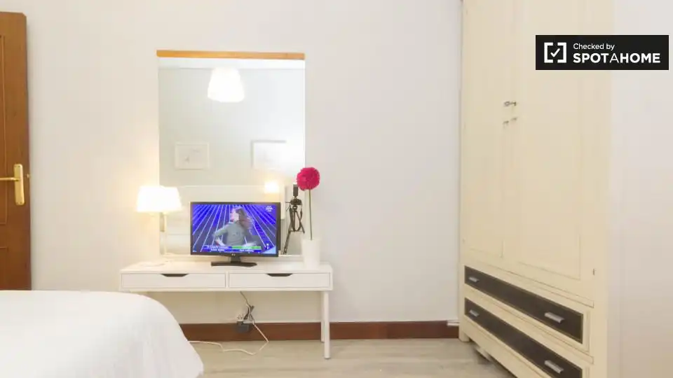Schlafzimmer von Wohnung zur Miete in Bilbao  mit Klimaanlage, Heizung und Möbliert