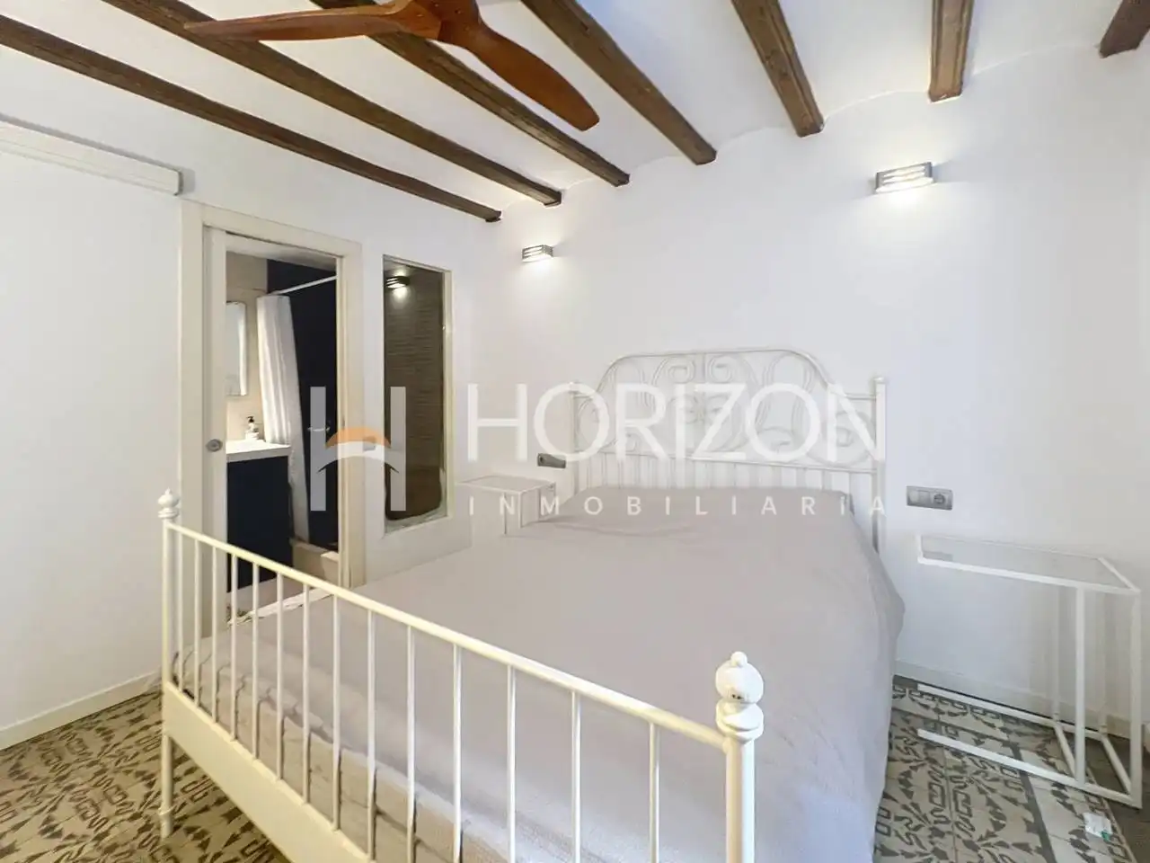 Dormitori de Apartament en venda en Barcelona amb Aire condicionat, Calefacció i Moblat
