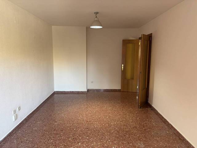 Piso en Alquiler en Calle MENDEZ NUÑEZ en El Grau