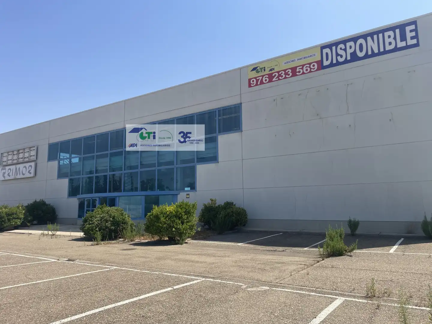 Außenansicht von Fabrikhallen zur Miete in Zaragoza