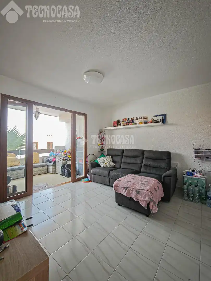 Sala de estar de Piso en venta en Arona con Piscina comunitaria
