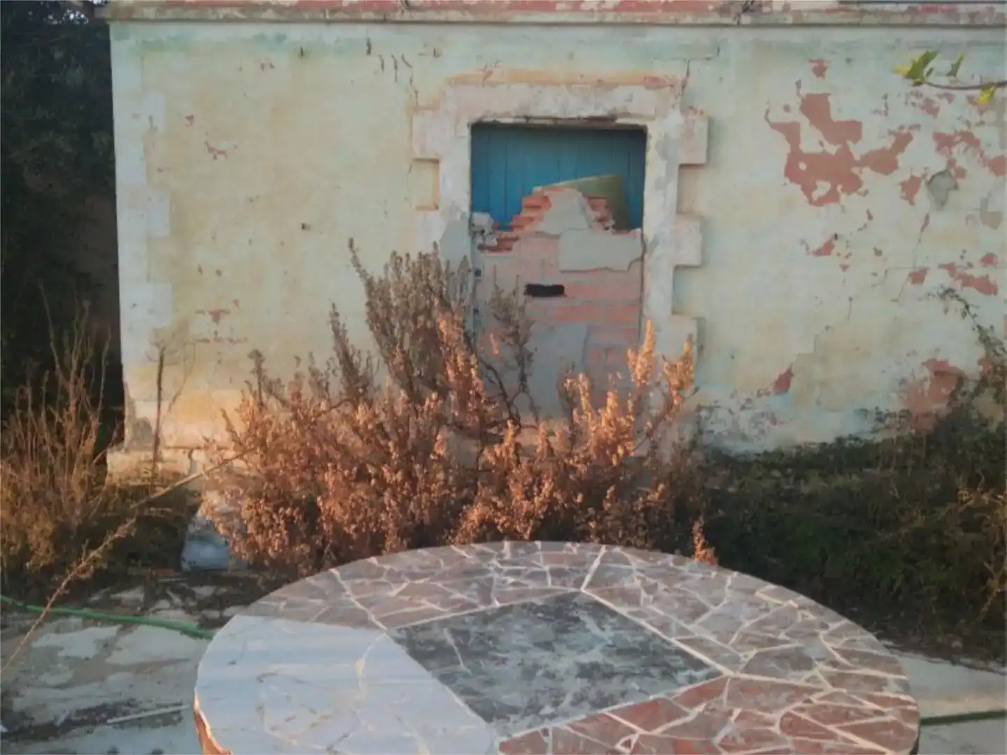 Vista exterior de Finca rústica en venda en El Vendrell amb Jardí privat, Piscina i Moblat