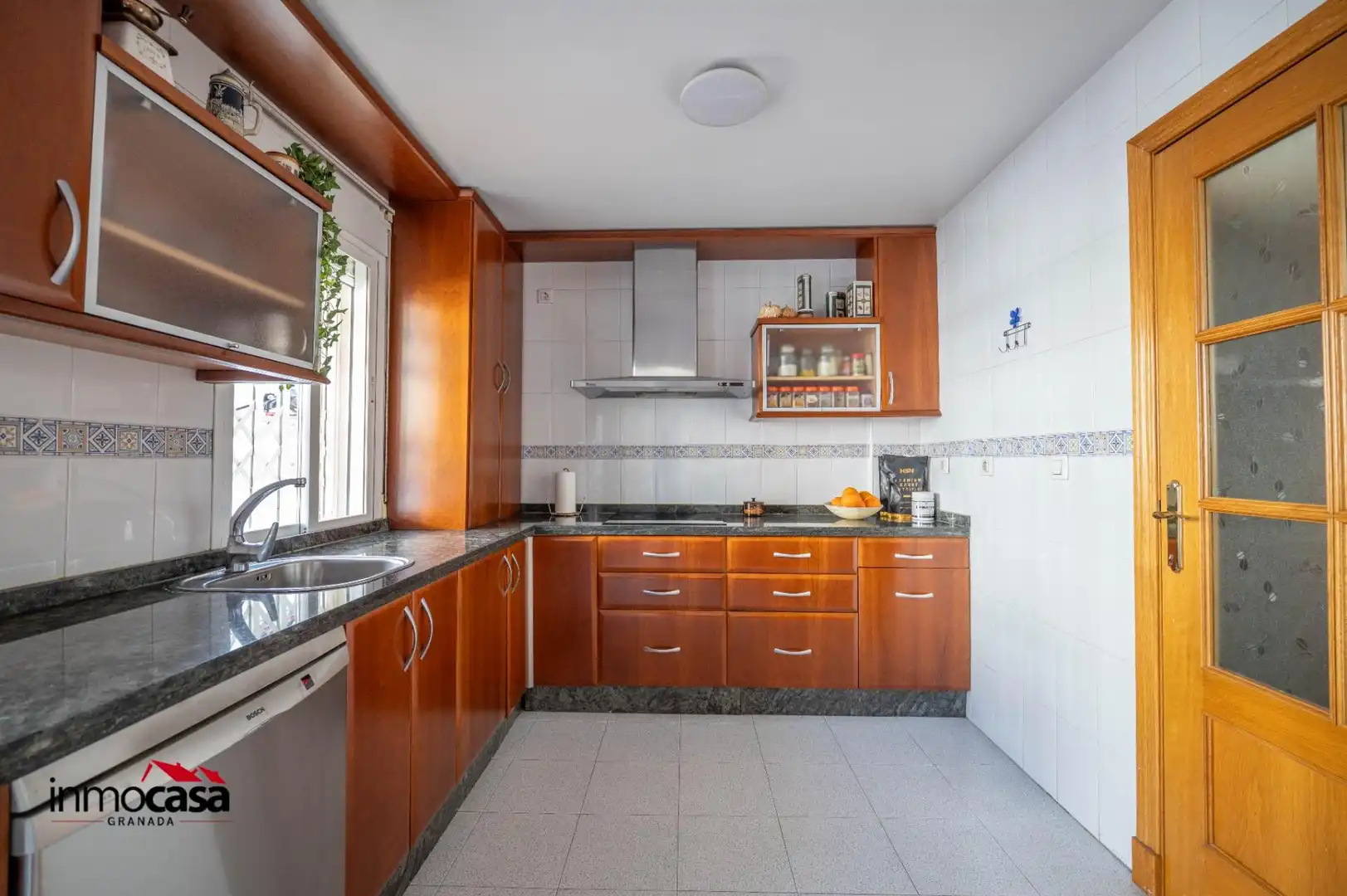 Cuina de Casa adosada en venda en Armilla amb Aire condicionat, Calefacció i Jardí privat