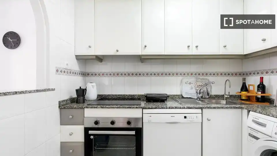 Cocina de Apartamento para compartir en Torrevieja con Aire acondicionado, Calefacción y Terraza