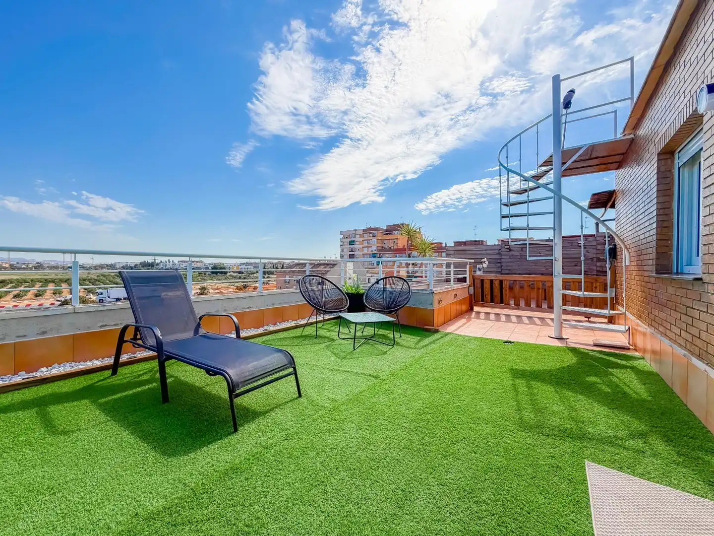 Terrasse von Dachboden zum Verkauf in Museros mit Klimaanlage, Terrasse und Abstellraum