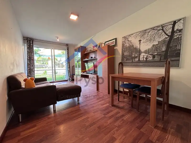 Sala de estar de Piso de alquiler en Miengo con Calefacción, Jardín privado y Amueblado