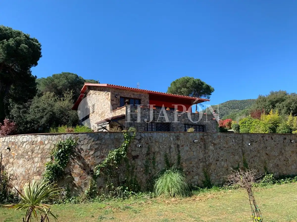 Vista exterior de Casa o xalet en venda en Vallromanes amb Calefacció, Jardí privat i Terrassa