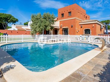 Villa con piscina in vendita a Roche