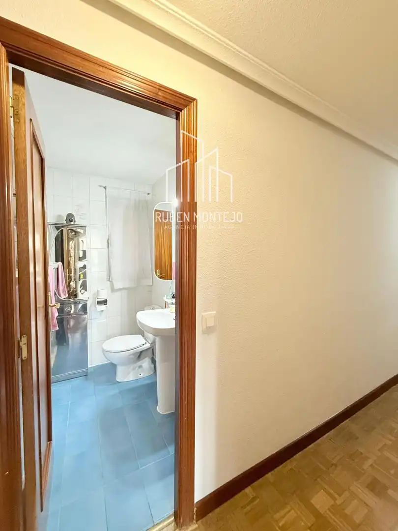 Bathroom of Flat for sale in Salamanca  with Heating, Terrace and Storage room