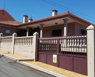 Exterior view of House or chalet for sale in Vilagarcía de Arousa  with Private garden, Parquet flooring and Terrace