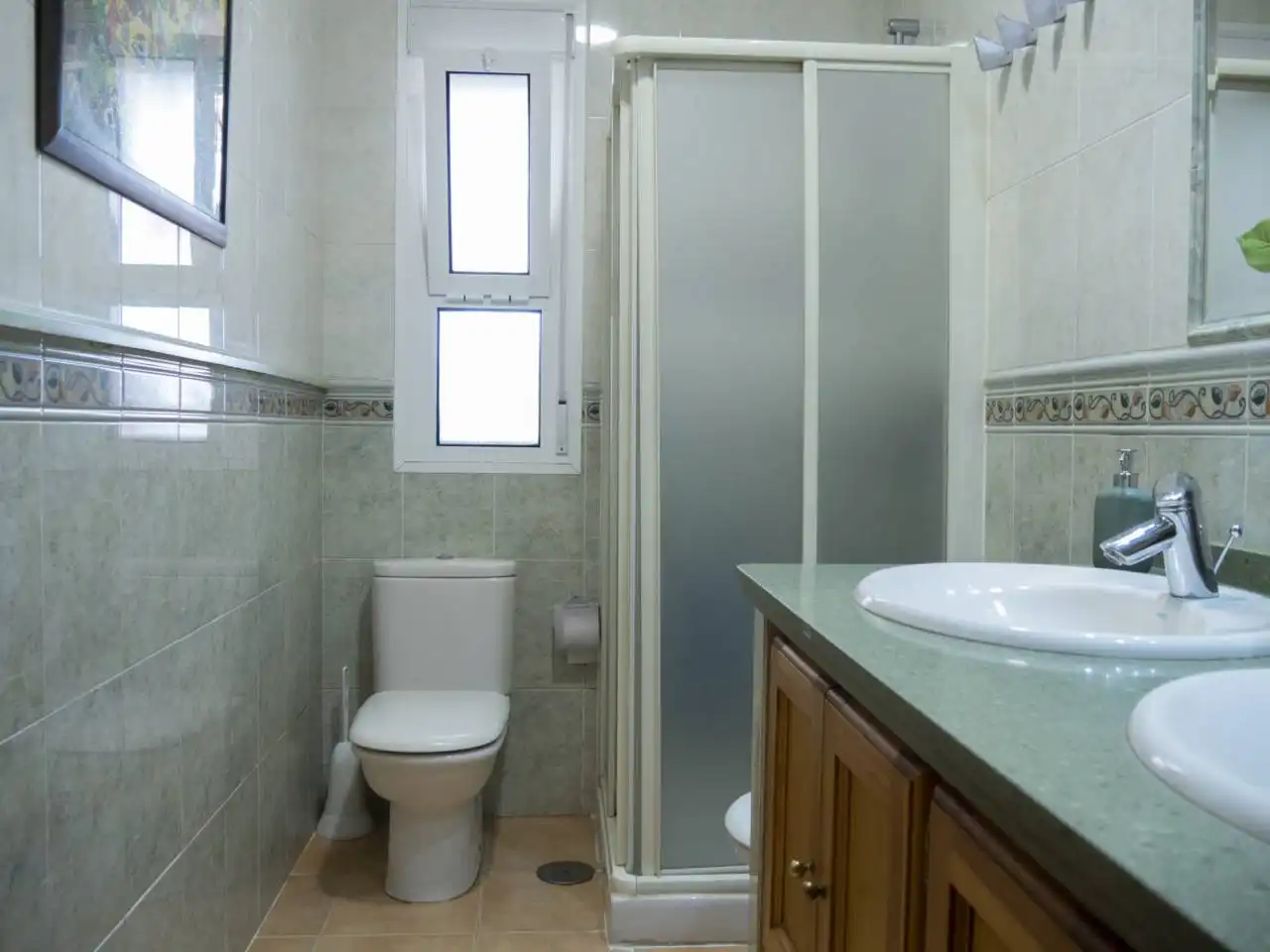 Bany de Casa o xalet en venda en Estepona amb Aire condicionat, Piscina i Moblat
