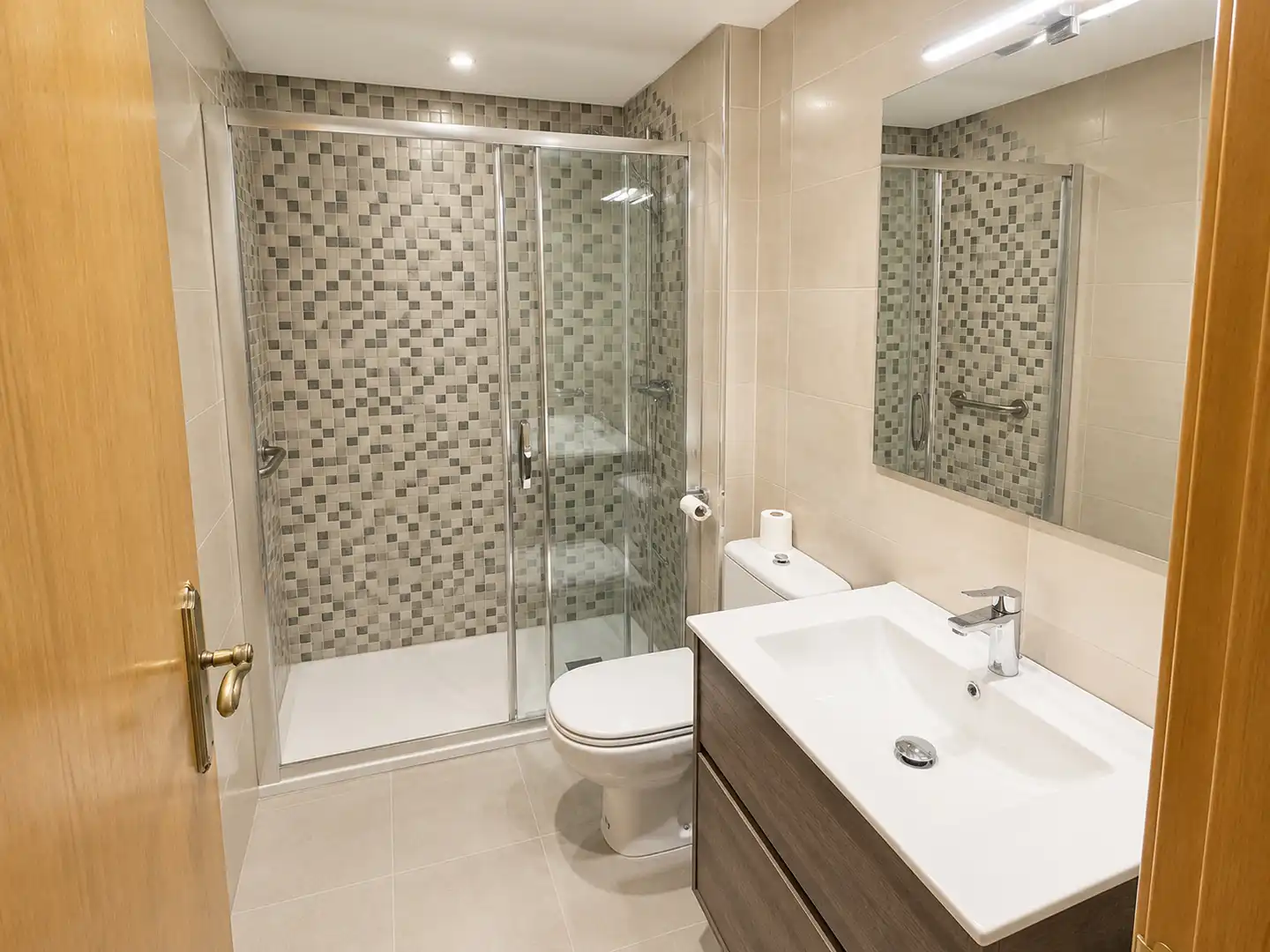 Baño de Casa adosada de alquiler en Canillo con Calefacción, Parquet y Terraza