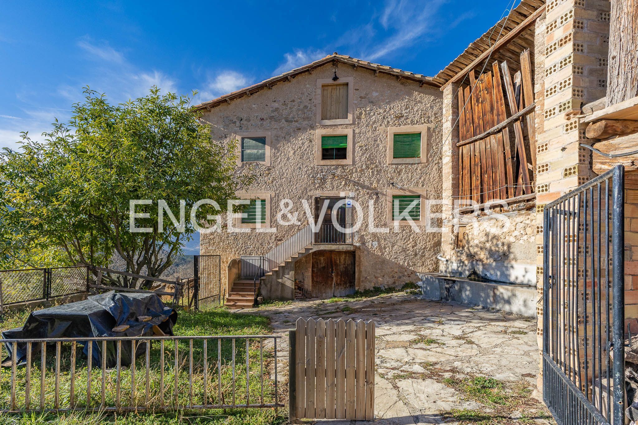 Vista exterior de Finca rústica en venda en Sant Julià de Cerdanyola amb Calefacció, Jardí privat i Balcó