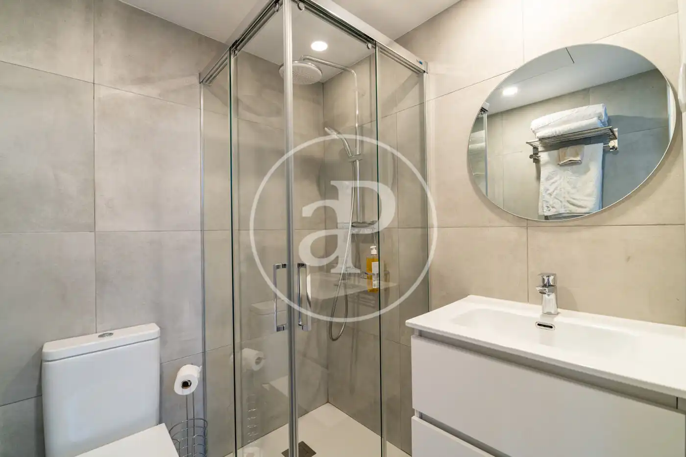 Badezimmer von Dachboden zur Miete in Barcelona mit Klimaanlage, Heizung und Terrasse