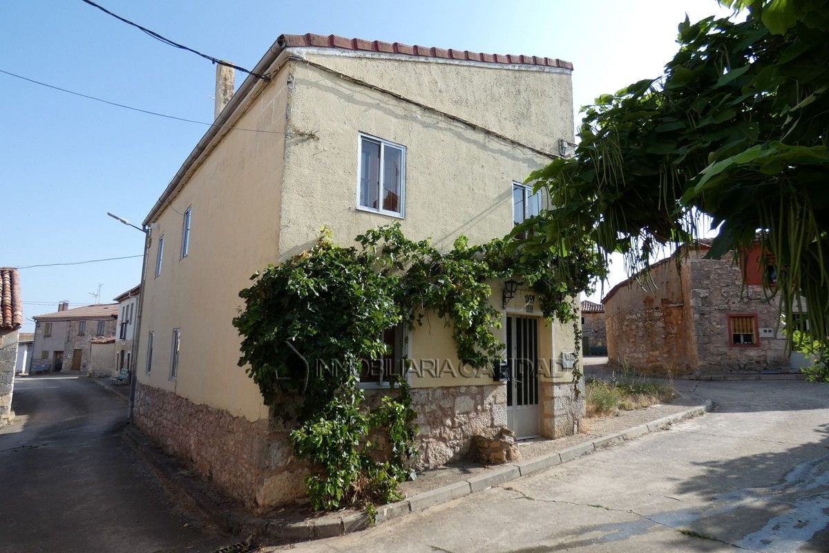 Exterior view of House or chalet for sale in Madrigal del Monte  with Heating