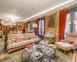 Living room of Flat for sale in  Madrid Capital  with Air Conditioner, Heating and Internet