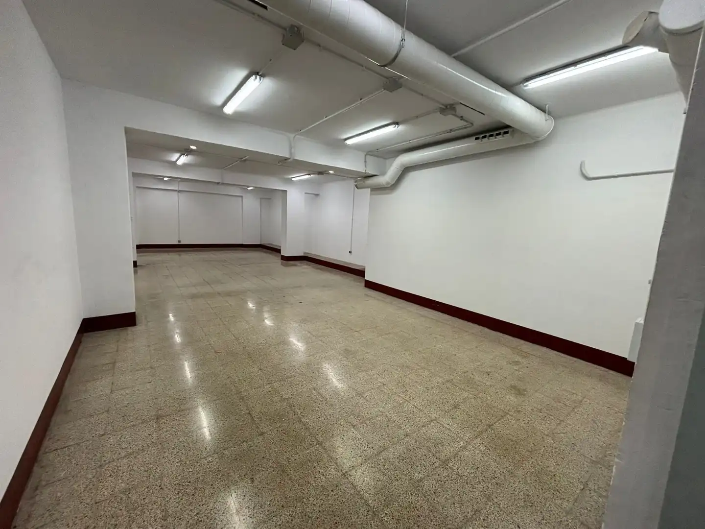 Commercial properties for sale in Barcelona  with Air Conditioner