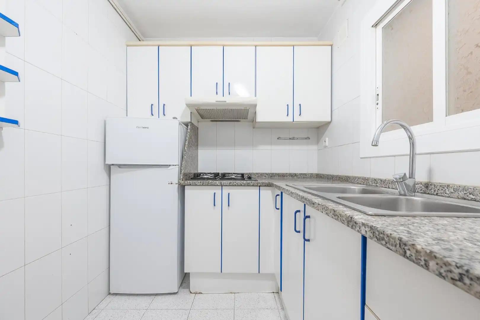 Kitchen of Flat for sale in Vilanova i la Geltrú  with Heating, Furnished and Balcony