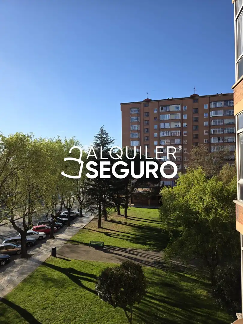 Exterior view of Flat for rent in Burgos  with Heating, Terrace and Furnished