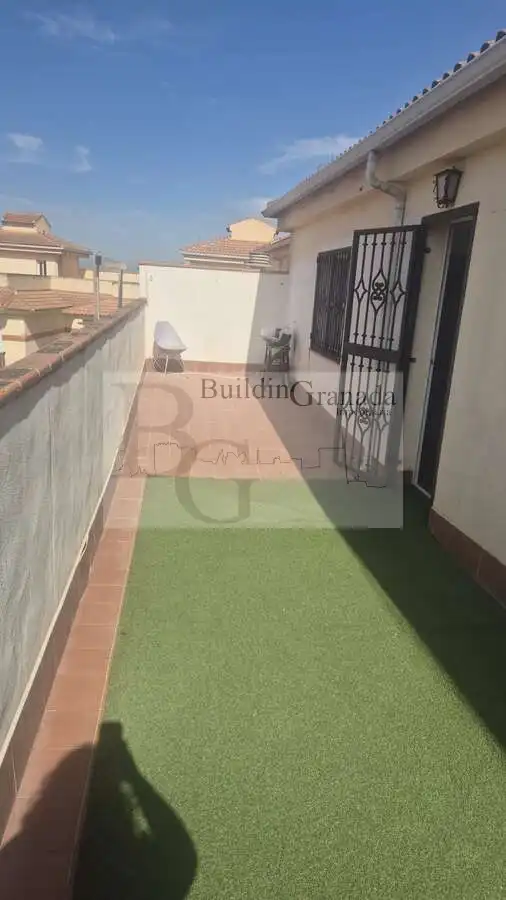 Jardí de Pis de lloguer en Cúllar Vega amb Terrassa i Moblat